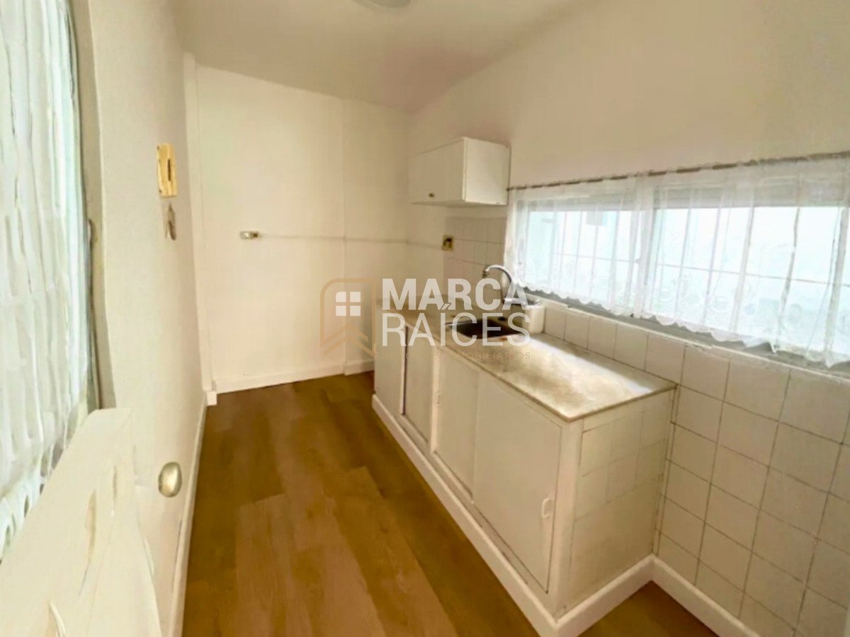 Apartamento ID.1672 - Alquiler Apartamento 1 Dormitorio con Patio Ciudad Vieja Montevideo