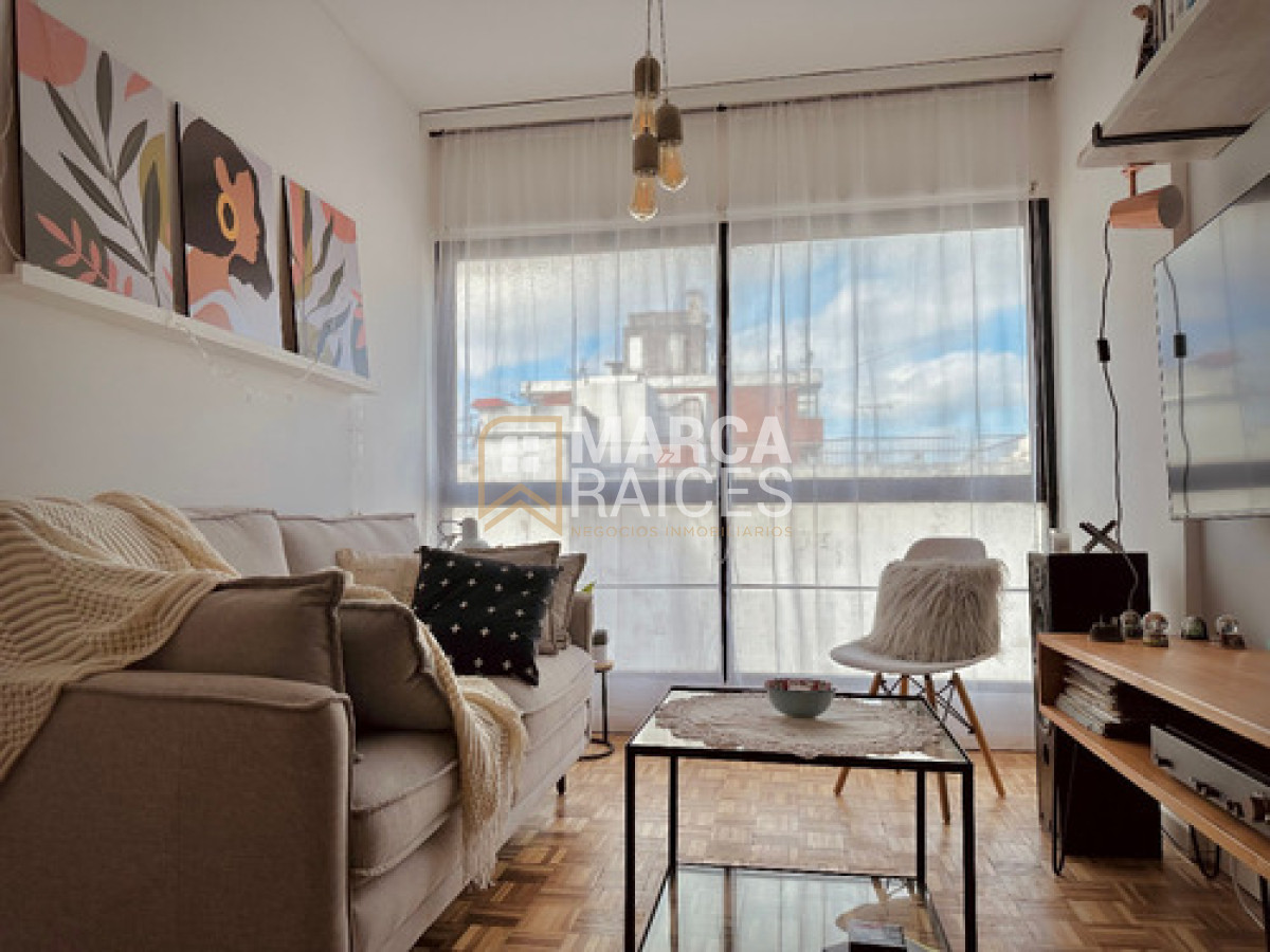 Apartamento ID.1300 - Alquiler Apartamento 1 Dormitorio Al Frente Semi Amoblado Centro Montevideo (Enero 2026)