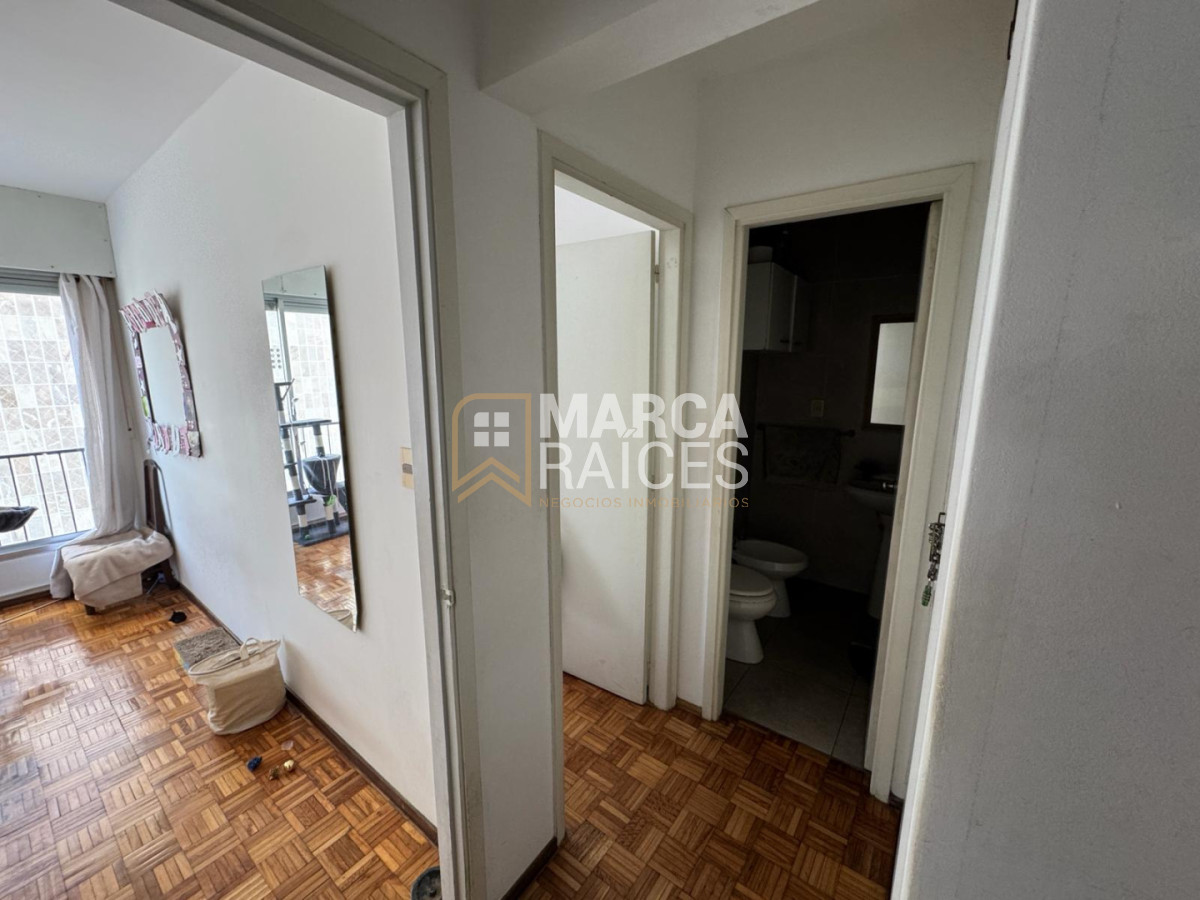 Apartamento ID.2043 - Alquiler Apartamento 4 Dormitorios, 2 Baños con Garage. Ciudad Vieja, Montevideo