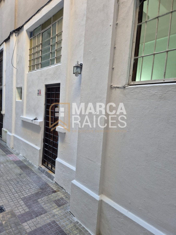 Apartamento ID.1247 - Alquiler Apartamento 1 Dormitorio Patio Planta Baja Centro Montevideo