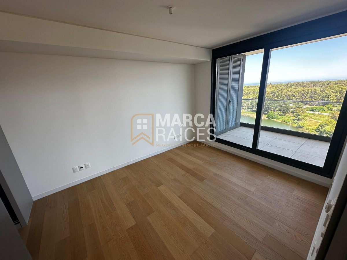 Apartamento ID.1149 - Venta Villa Casa De 3 Pisos Con 3 Dormitorios En Carrasco Boating En Construcción