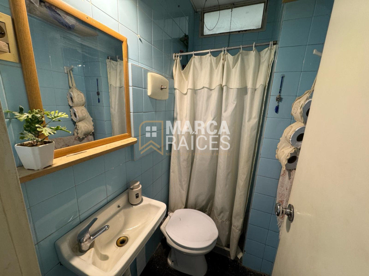 Apartamento ID.2043 - Alquiler Apartamento 4 Dormitorios, 2 Baños con Garage. Ciudad Vieja, Montevideo