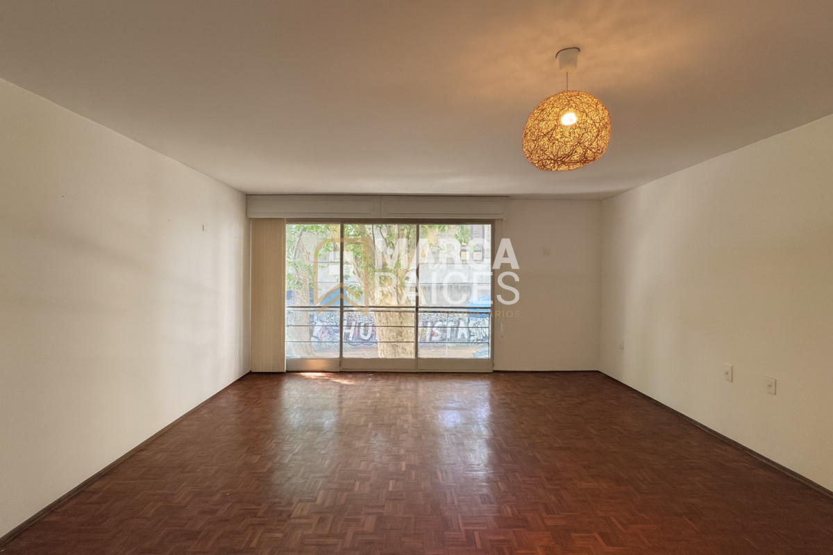 Apartamento ID.1693 - Alquiler Apartamento 3 Dormitorios 2 Baños Patio Centro Montevideo