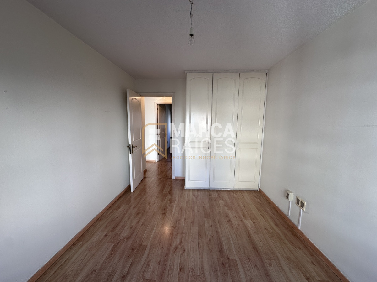 Apartamento ID.701 - Venta Apartamento 2 Dormitorios Garage Box Balcon al Frente Tres Cruces Montevideo