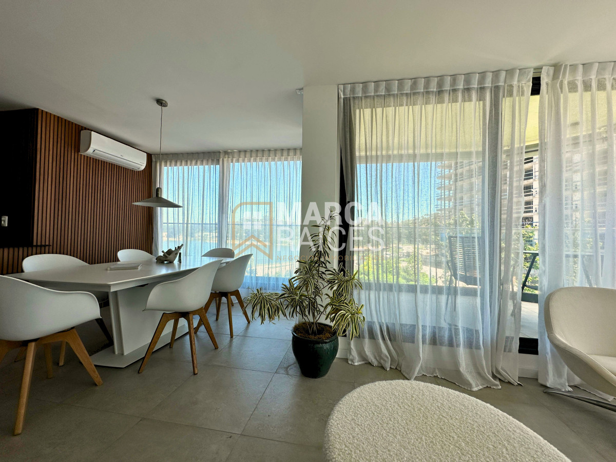 Apartamento ID.1148 - Venta Apartamento de Categoría en Carrasco Este 3 Dormitorios 3 Baños Vista al Lago a Estrenar
