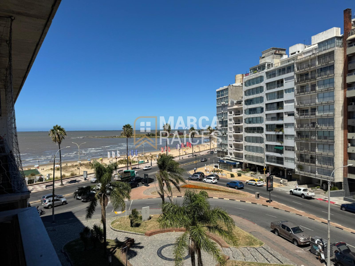 Apartamento ID.1865 - Alquiler Apartamento Monoambiente Con Balcon Piso Vista a la Rambla Pocitos Montevideo