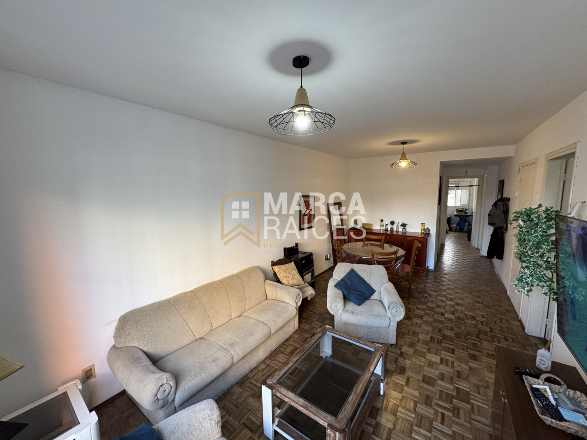Apartamento ID.1042 - Venta Apartamento 2 Dormitorios Con Renta Al Frente Primer Piso Pocitos Montevideo