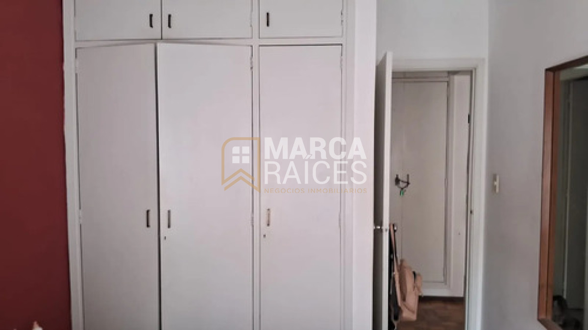 Apartamento ID.2043 - Alquiler Apartamento 4 Dormitorios, 2 Baños con Garage. Ciudad Vieja, Montevideo