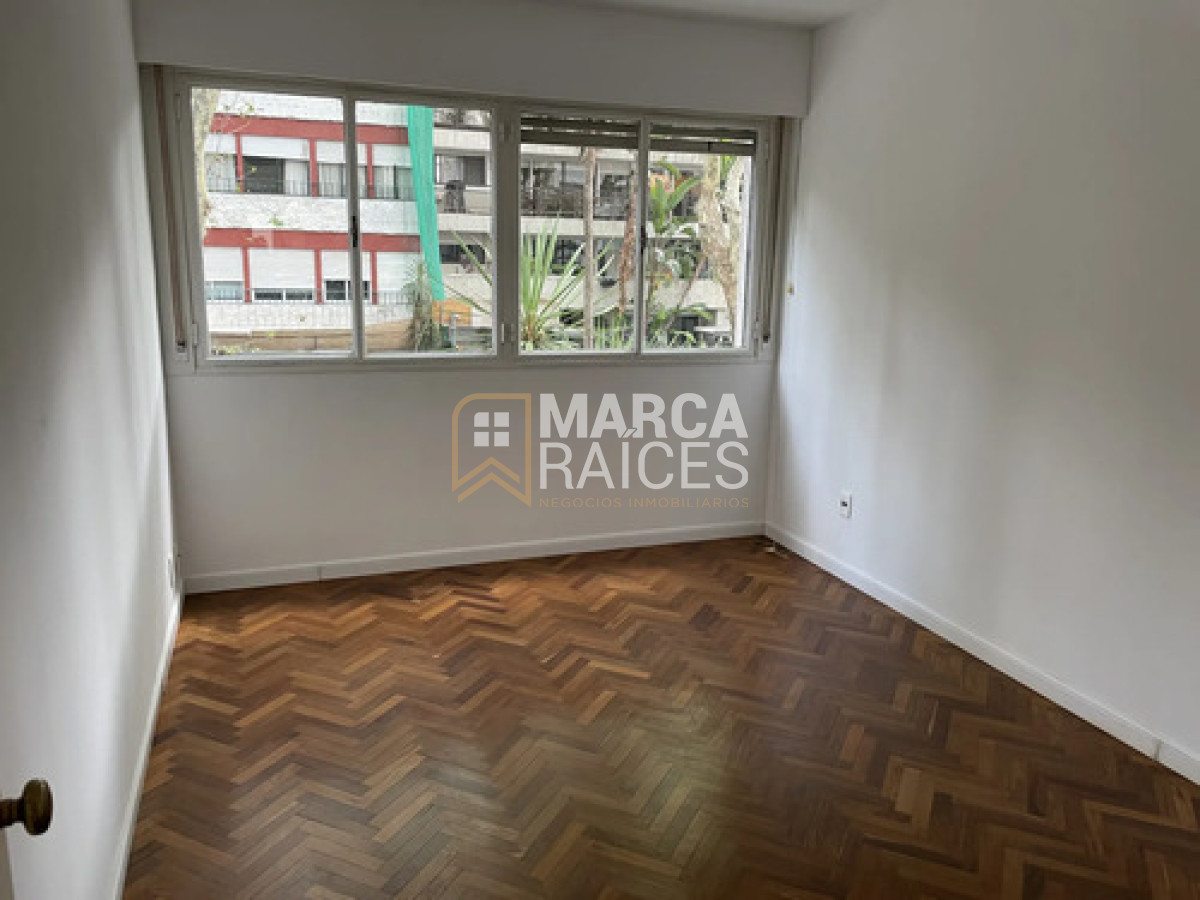 Apartamento ID.2034 - Alquiler Apartamento 2 Dormitorios, 2 Baños. Pocitos, Montevideo