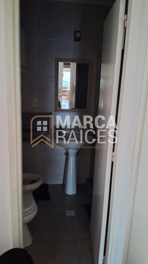 Apartamento ID.2043 - Alquiler Apartamento 4 Dormitorios, 2 Baños con Garage. Ciudad Vieja, Montevideo
