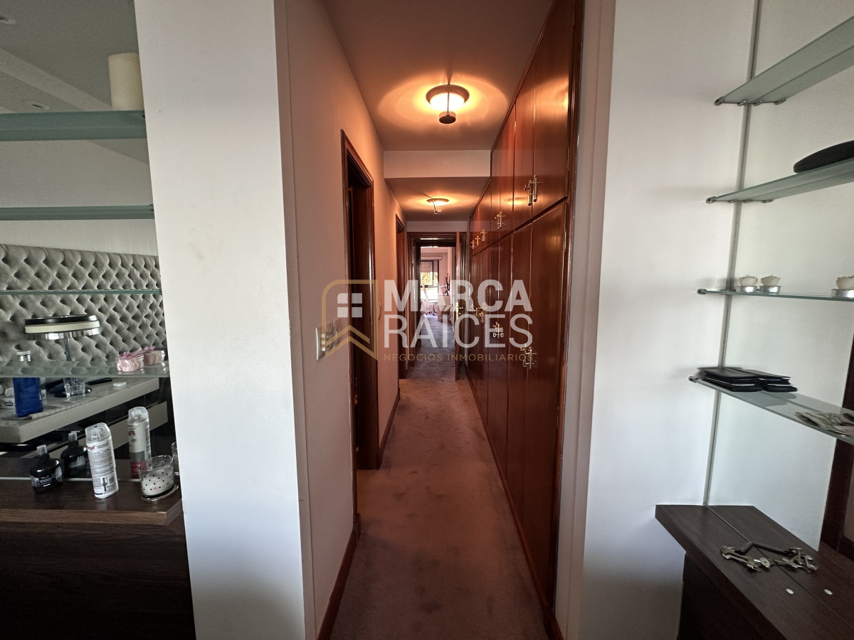 Apartamento ID.853 - Venta Apartamento Frente a Rambla Kibon 3 Dormitorios + Servicio Garage Doble Vista a la Rambla Pocitos Montevideo