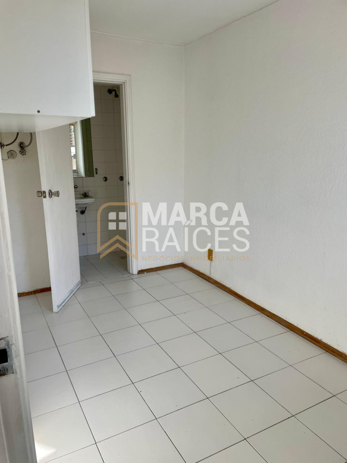 Apartamento ID.1523 - Alquiler apartamento de 4 dormitorios muy luminoso frente al mar en Rambla de Punta Carretas, Montevideo. 