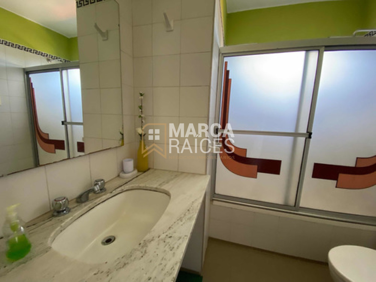 Apartamento ID.1506 - Venta apartamento 2 dormitorios y 2 baños con garaje en Av Roosevelt, Punta del Este. 