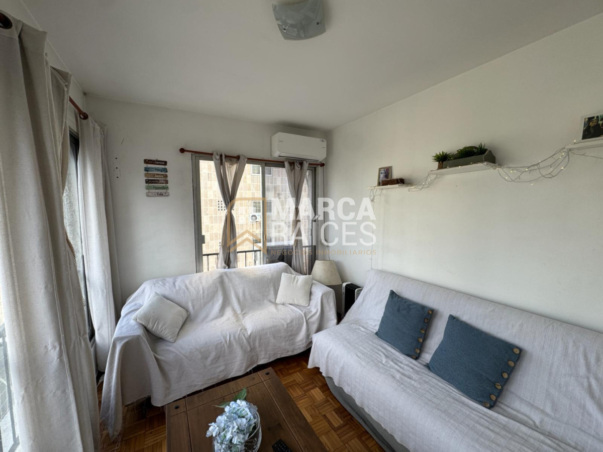 Apartamento ID.2043 - Alquiler Apartamento 4 Dormitorios, 2 Baños con Garage. Ciudad Vieja, Montevideo