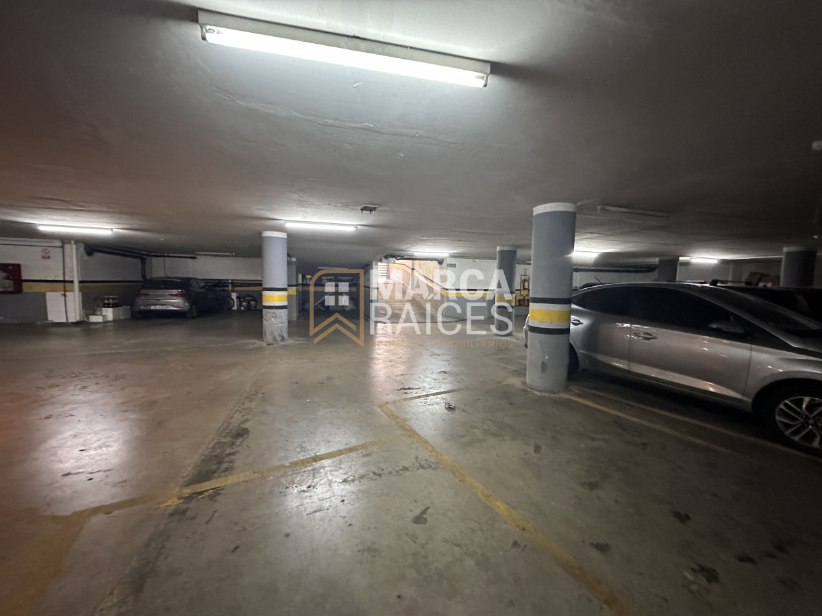 Apartamento ID.701 - Venta Apartamento 2 Dormitorios Garage Box Balcon al Frente Tres Cruces Montevideo