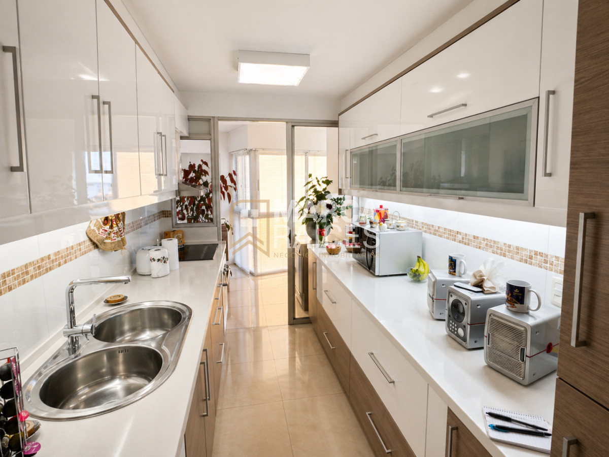 Apartamento ID.888 - Venta Espectacular Apartamento Sobre Rambla 3 Dormitorios y Servicio Garage Doble Punta Carretas Montevideo