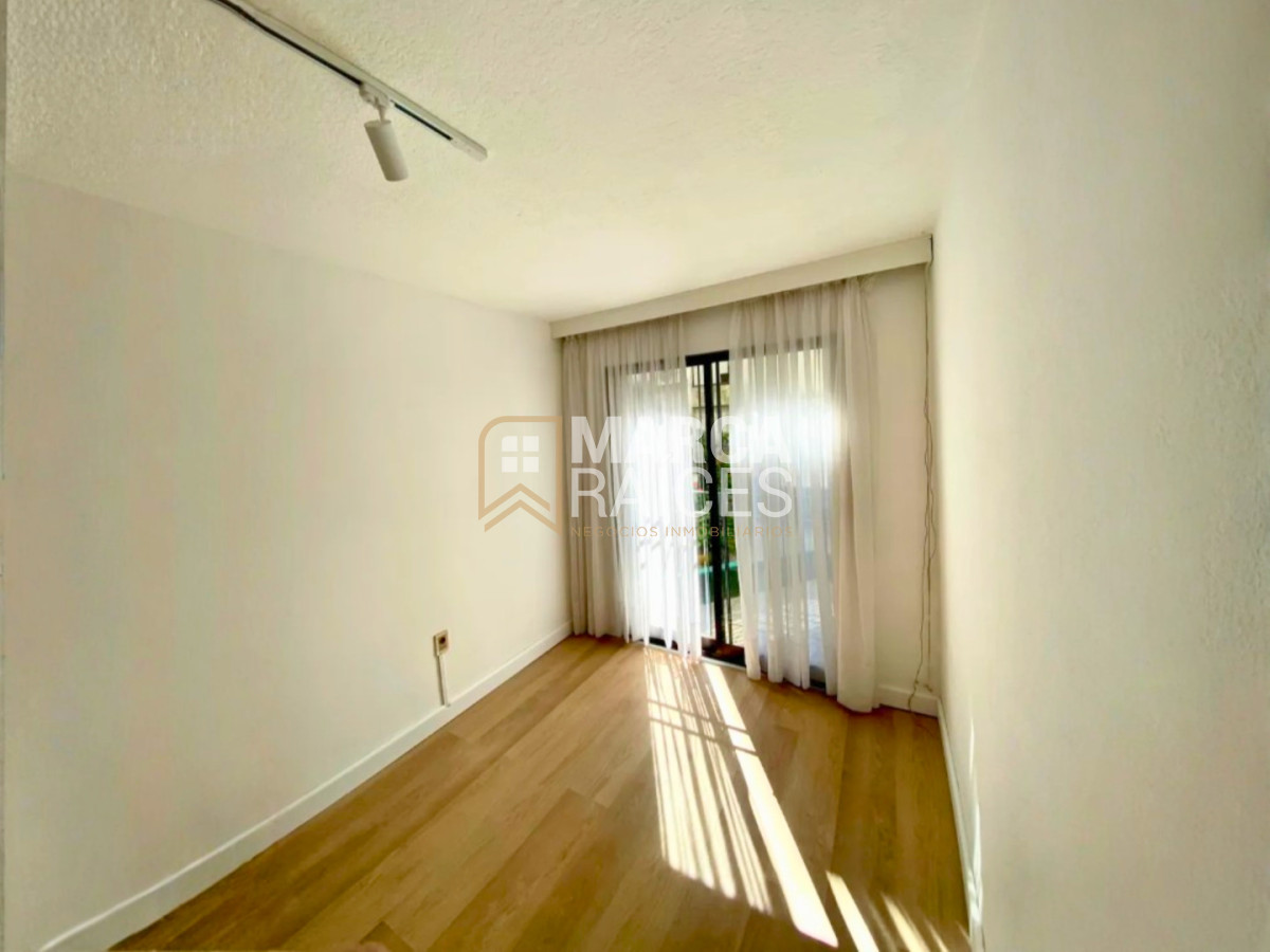 Apartamento ID.1672 - Alquiler Apartamento 1 Dormitorio con Patio Ciudad Vieja Montevideo