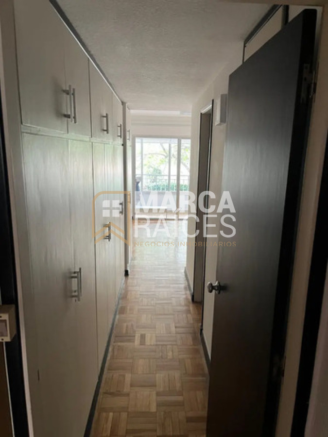 Apartamento ID.2032 - Alquiler Apartamento Con Patio Ideal Para Familias En Pocitos Con Vista A La Rambla! Con 2 Garages
