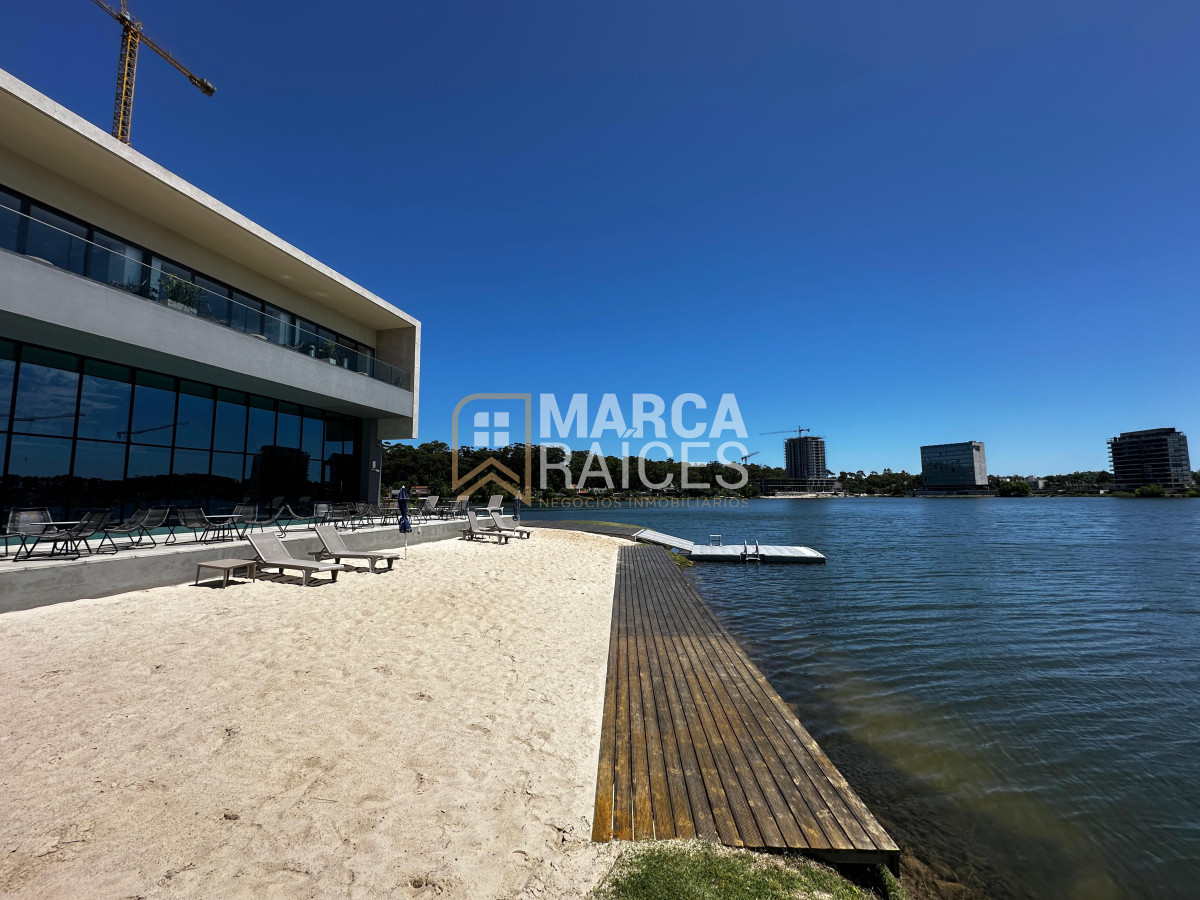 Apartamento ID.1147 - Venta Penthouse Duplex 4 Dormitorios Carrasco Hermosa Vista al Lago A Estrenar
