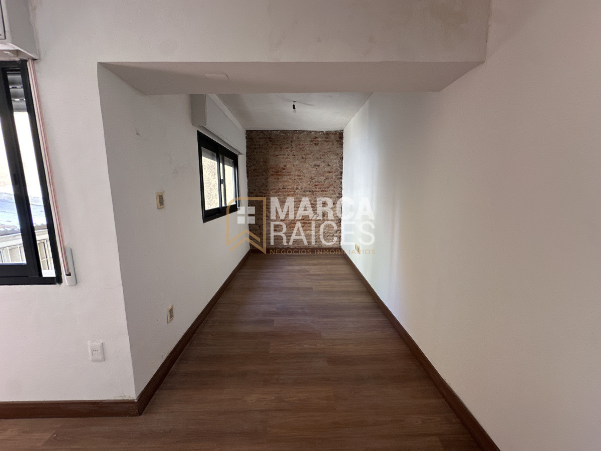 Apartamento ID.1657 - Alquiler Apartamento tipo casa 2 dormitorios con tarreza grande Barrio Sur Montevideo