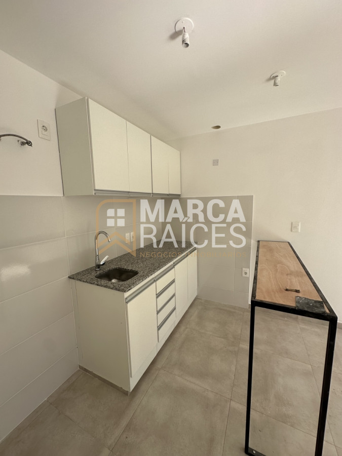 Apartamento ID.1004 - Venta Apartamento 1 Dormitorio Con Patio Y Cochera con buena renta Paysandu Uruguay