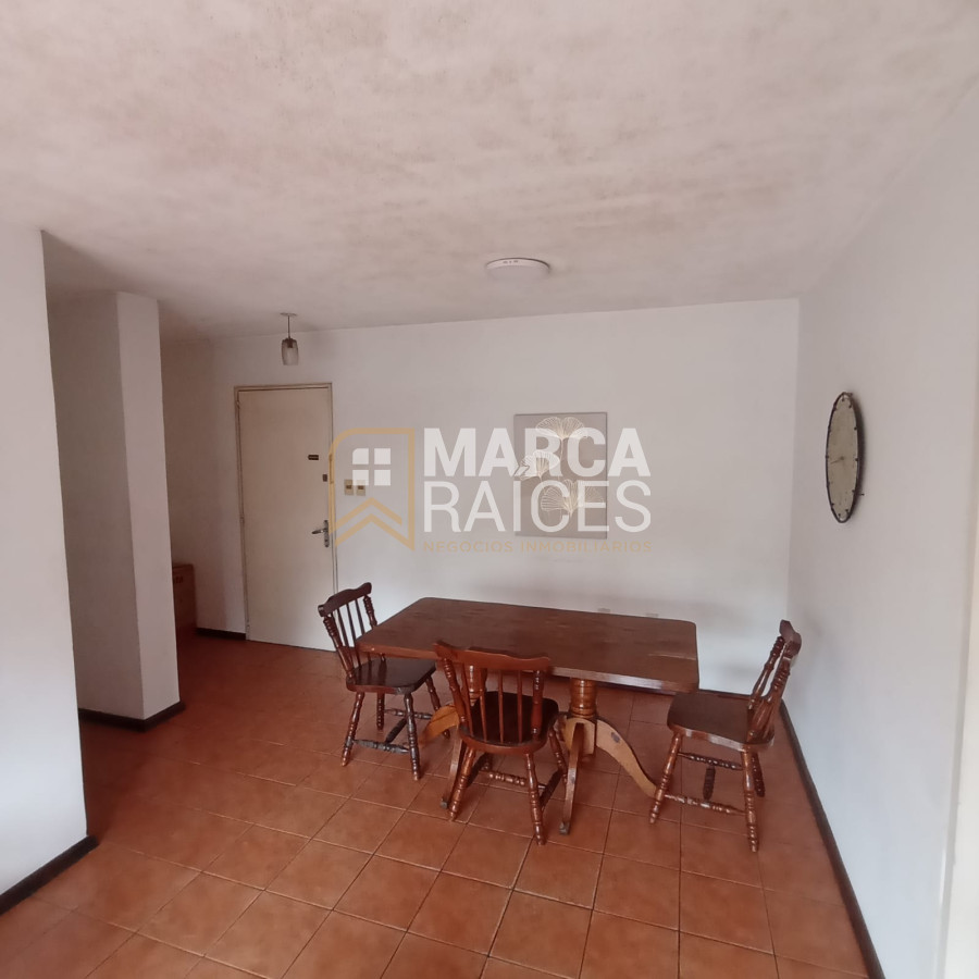 Apartamento ID.1385 - Alquiler Apartamento 2 Dormitorios Balcon al Frente Centro Montevideo