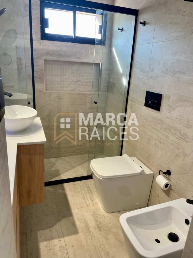 Apartamento ID.1523 - Alquiler apartamento de 4 dormitorios muy luminoso frente al mar en Rambla de Punta Carretas, Montevideo. 