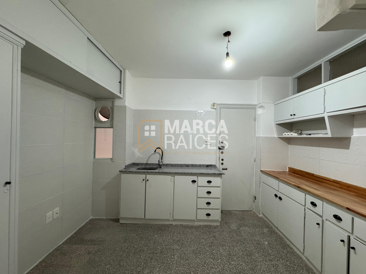 Apartamento ID.1693 - Alquiler Apartamento 3 Dormitorios 2 Baños Patio Centro Montevideo