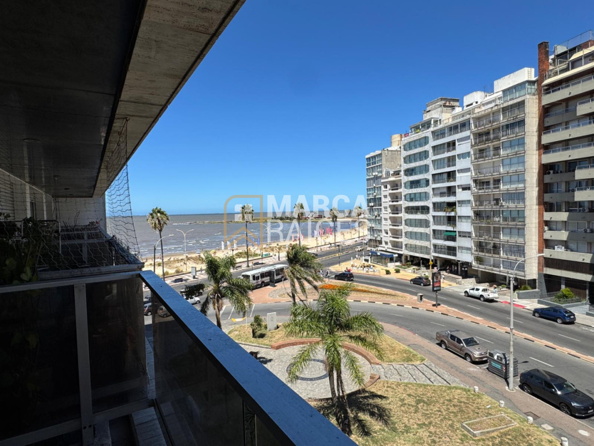 Apartamento ID.1865 - Alquiler Apartamento Monoambiente Con Balcon Piso Vista a la Rambla Pocitos Montevideo