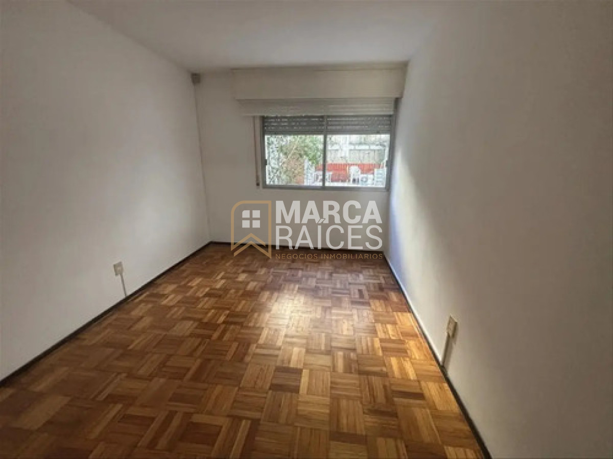Apartamento ID.2032 - Alquiler Apartamento Con Patio Ideal Para Familias En Pocitos Con Vista A La Rambla! Con 2 Garages