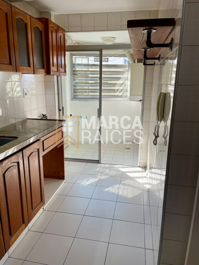 Apartamento ID.1523 - Alquiler apartamento de 4 dormitorios muy luminoso frente al mar en Rambla de Punta Carretas, Montevideo. 