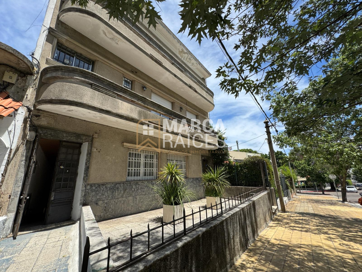 Apartamento ID.1731 - Venta Apartamento 2 Dormitorios 1 Baño Con Renta Primer Piso por Escalera Pocitos Montevideo