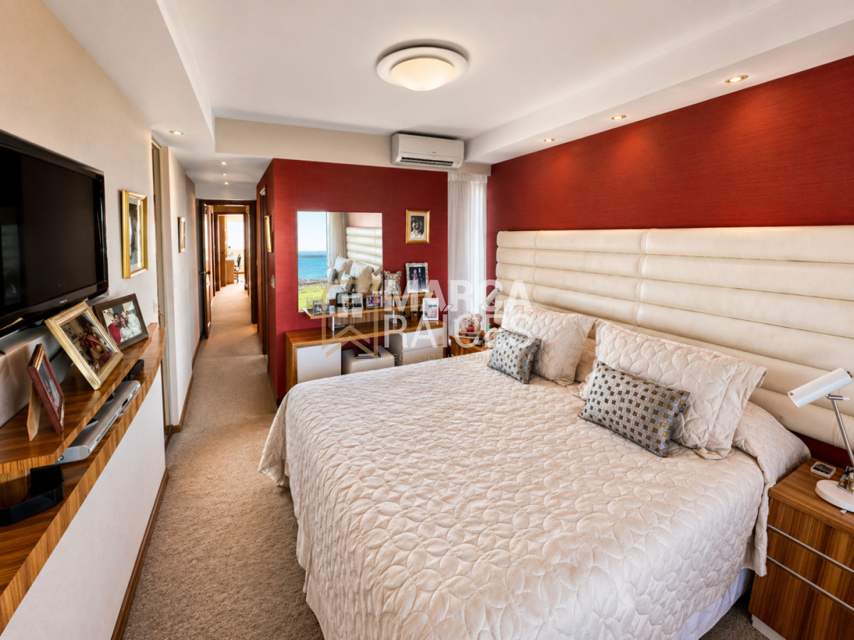 Apartamento ID.888 - Venta Espectacular Apartamento Sobre Rambla 3 Dormitorios y Servicio Garage Doble Punta Carretas Montevideo