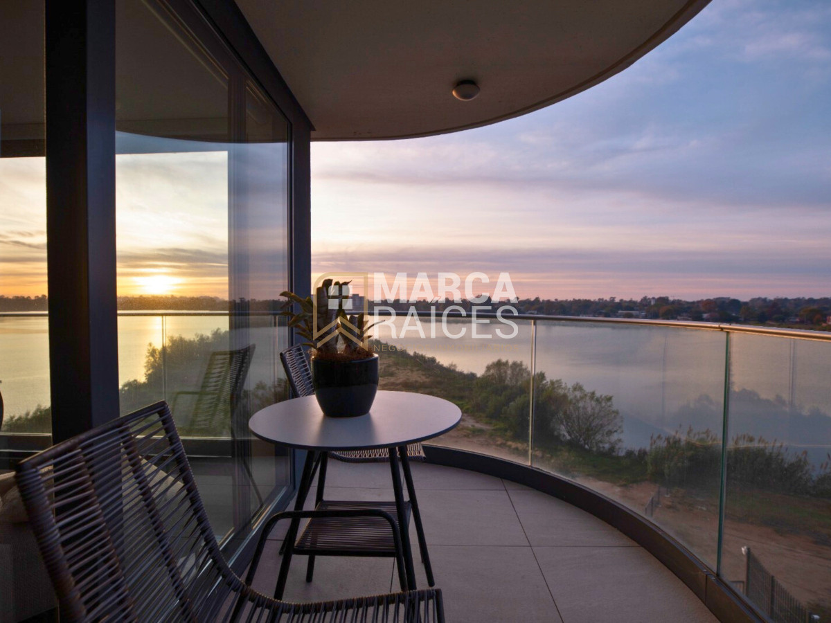 Apartamento ID.1148 - Venta Apartamento de Categoría en Carrasco Este 3 Dormitorios 3 Baños Vista al Lago a Estrenar