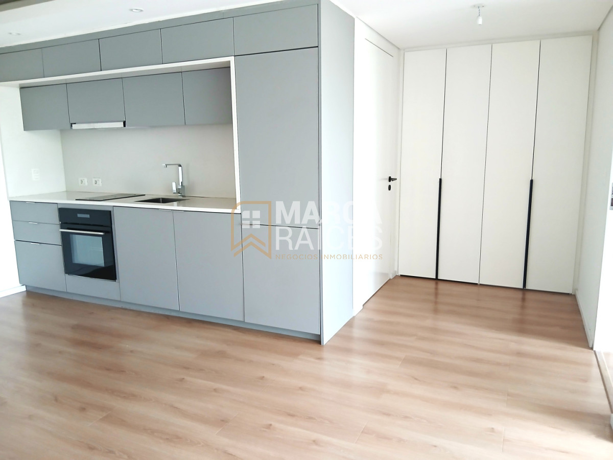 Apartamento ID.1918 - Alquiler Apartamento 1 Dormitorio piso alto con vista piscina amenities Centro Sur Montevideo
