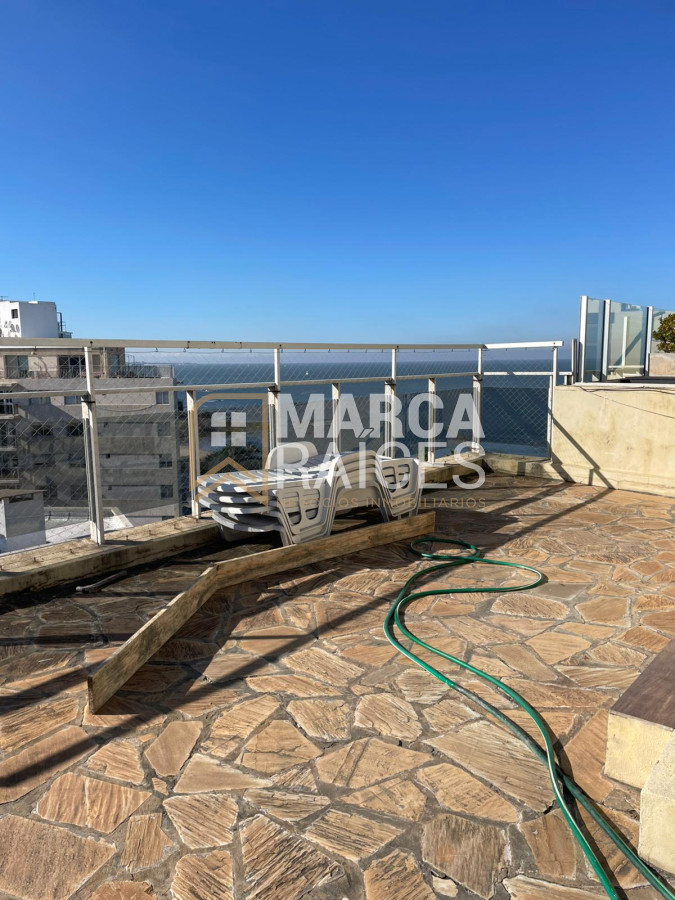 Apartamento ID.1523 - Alquiler apartamento de 4 dormitorios muy luminoso frente al mar en Rambla de Punta Carretas, Montevideo. 