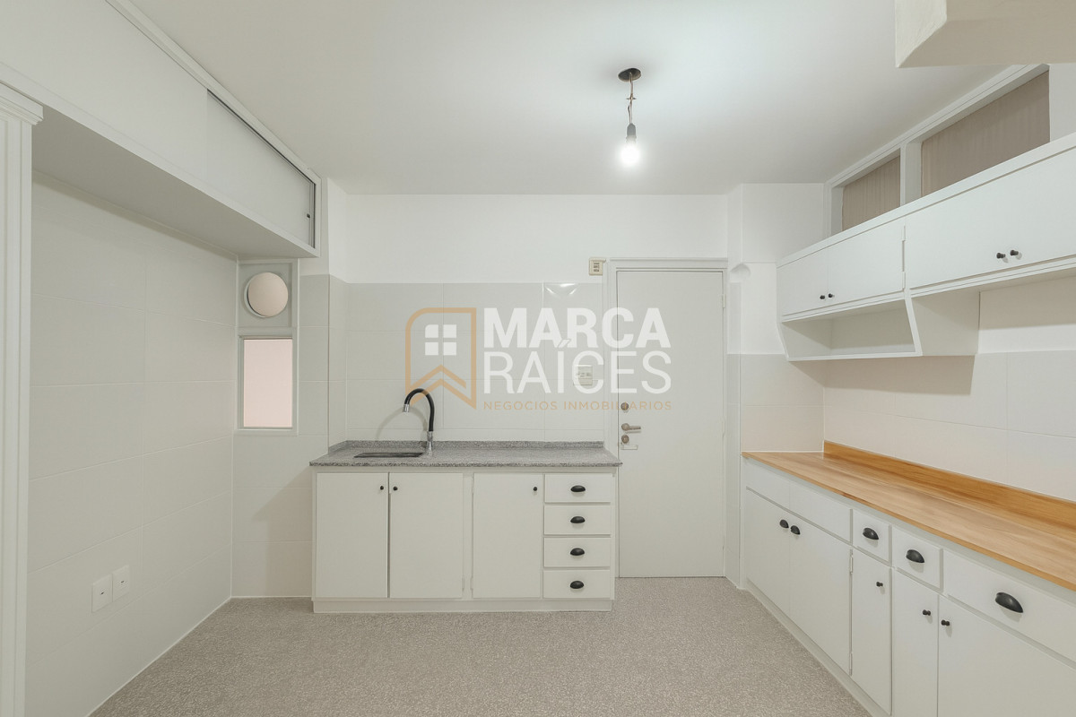 Apartamento ID.1693 - Alquiler Apartamento 3 Dormitorios 2 Baños Patio Centro Montevideo