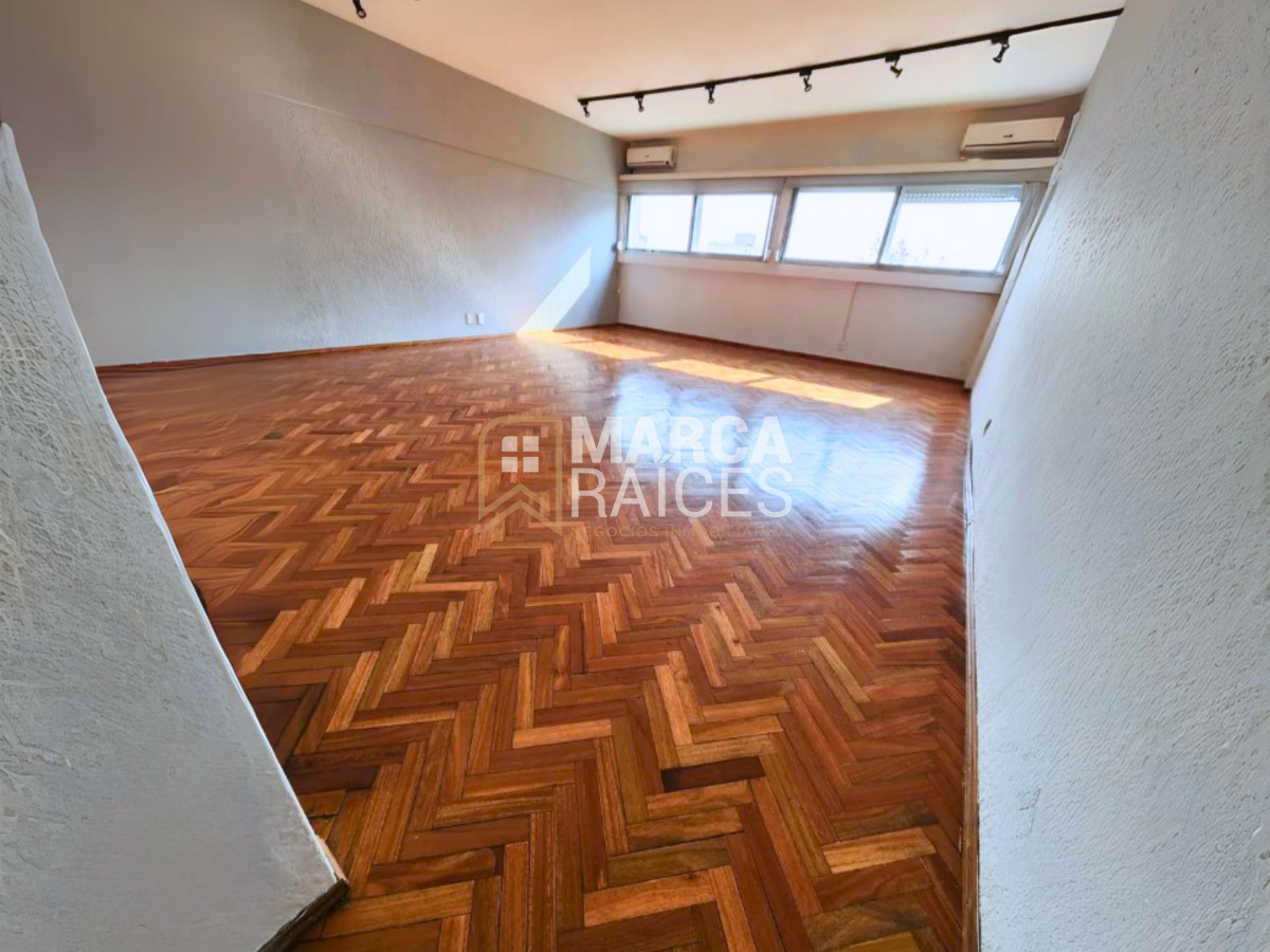 Apartamento ID.1589 - Alquiler Amplio Monoambiente Garage Centro Montevideo