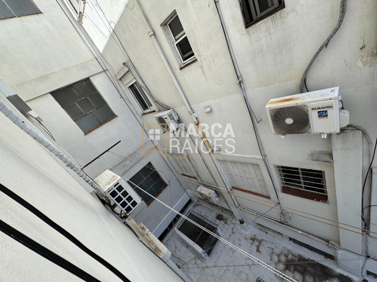 Apartamento ID.1807 - Alquiler Apartamento 2 Dormitorios, 1 Baño, Cocina Y Living. 2do Piso Por Escalera Pocitos Montevideo