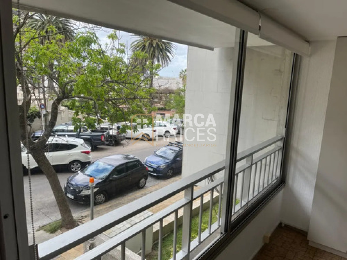 Apartamento ID.2032 - Alquiler Apartamento Con Patio Ideal Para Familias En Pocitos Con Vista A La Rambla! Con 2 Garages