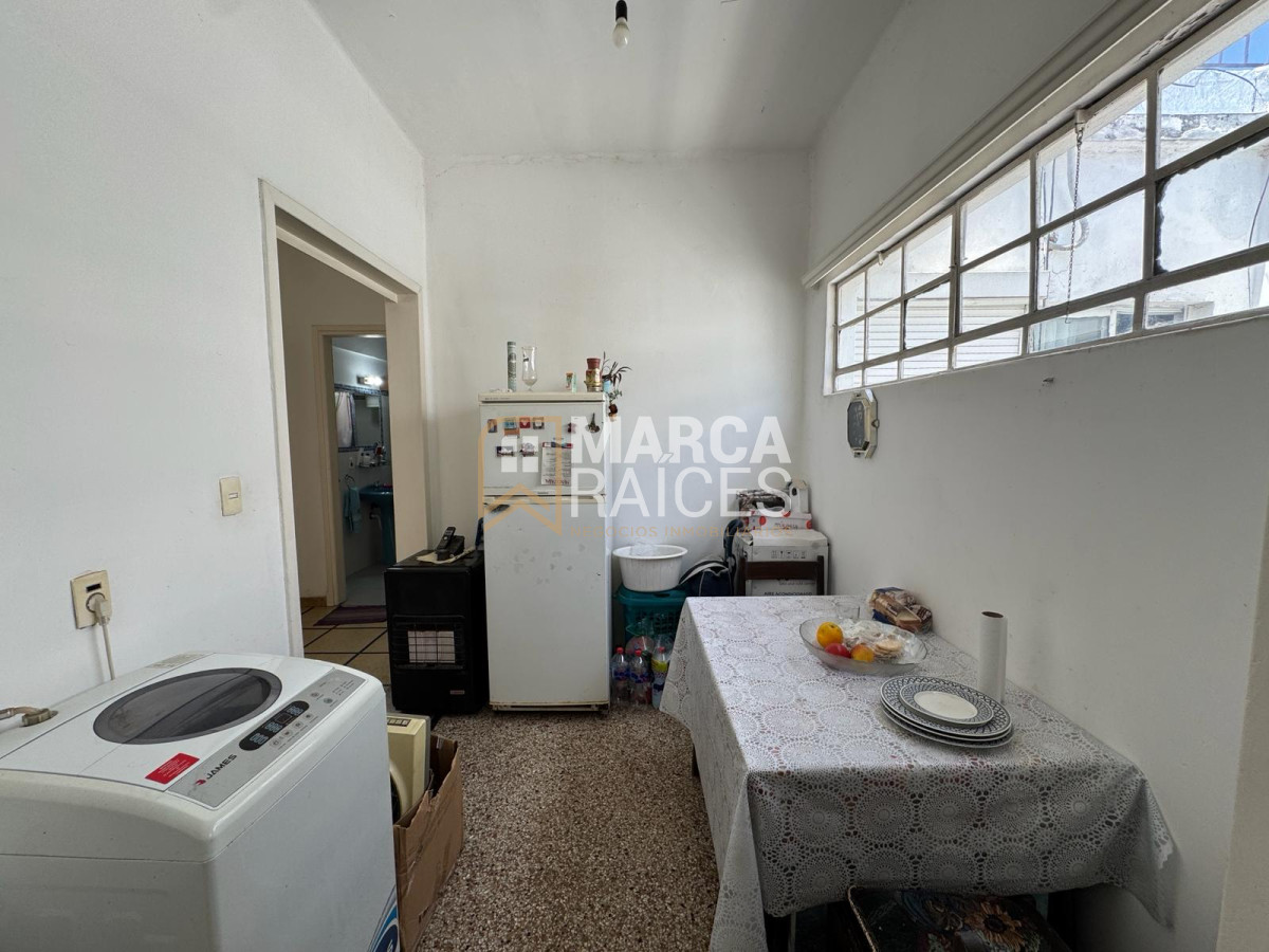 Apartamento ID.1731 - Venta Apartamento 2 Dormitorios 1 Baño Con Renta Primer Piso por Escalera Pocitos Montevideo