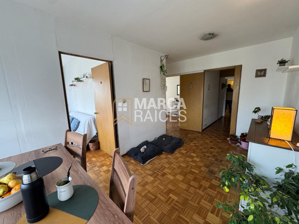 Apartamento ID.2043 - Alquiler Apartamento 4 Dormitorios, 2 Baños con Garage. Ciudad Vieja, Montevideo