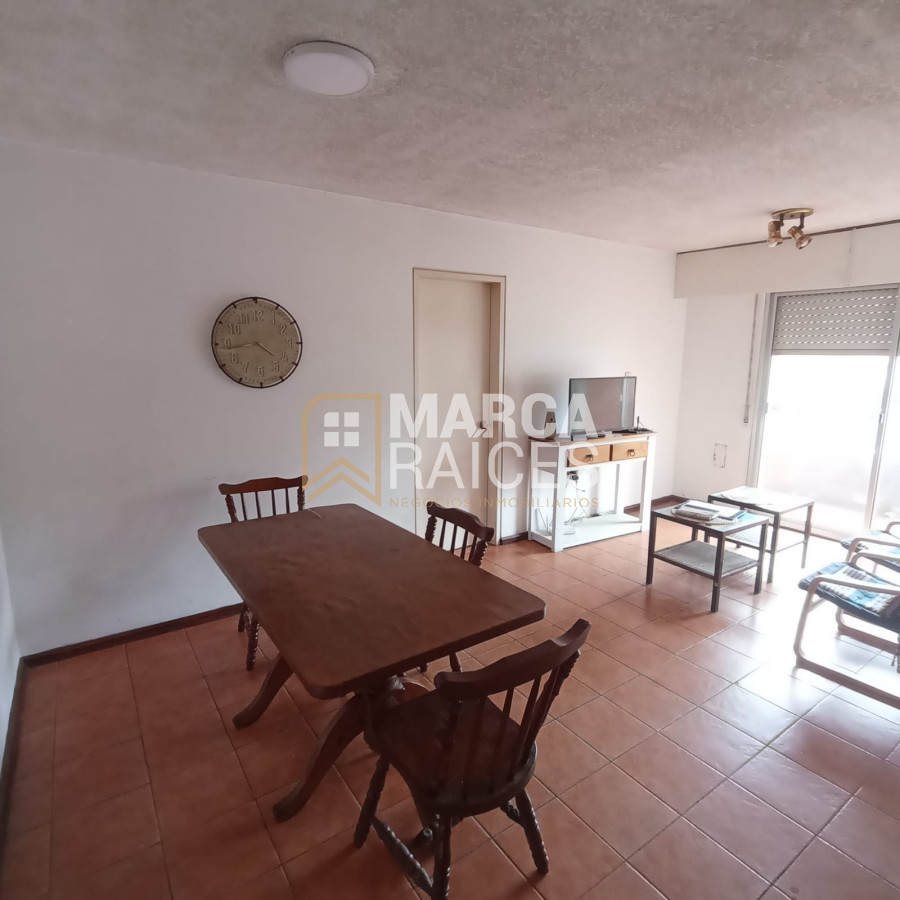 Apartamento ID.1385 - Alquiler Apartamento 2 Dormitorios Balcon al Frente Centro Montevideo