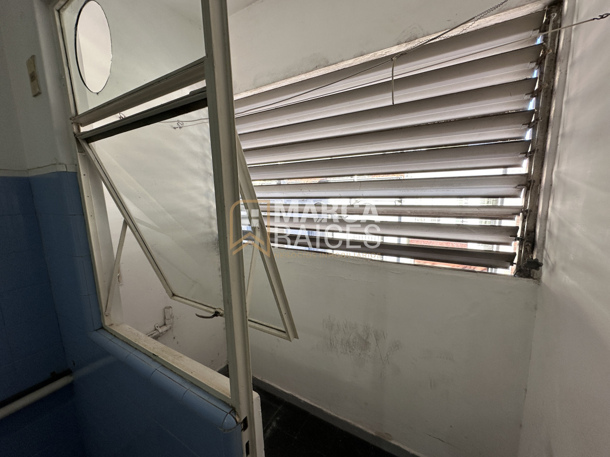 Apartamento ID.1042 - Venta Apartamento 2 Dormitorios Con Renta Al Frente Primer Piso Pocitos Montevideo