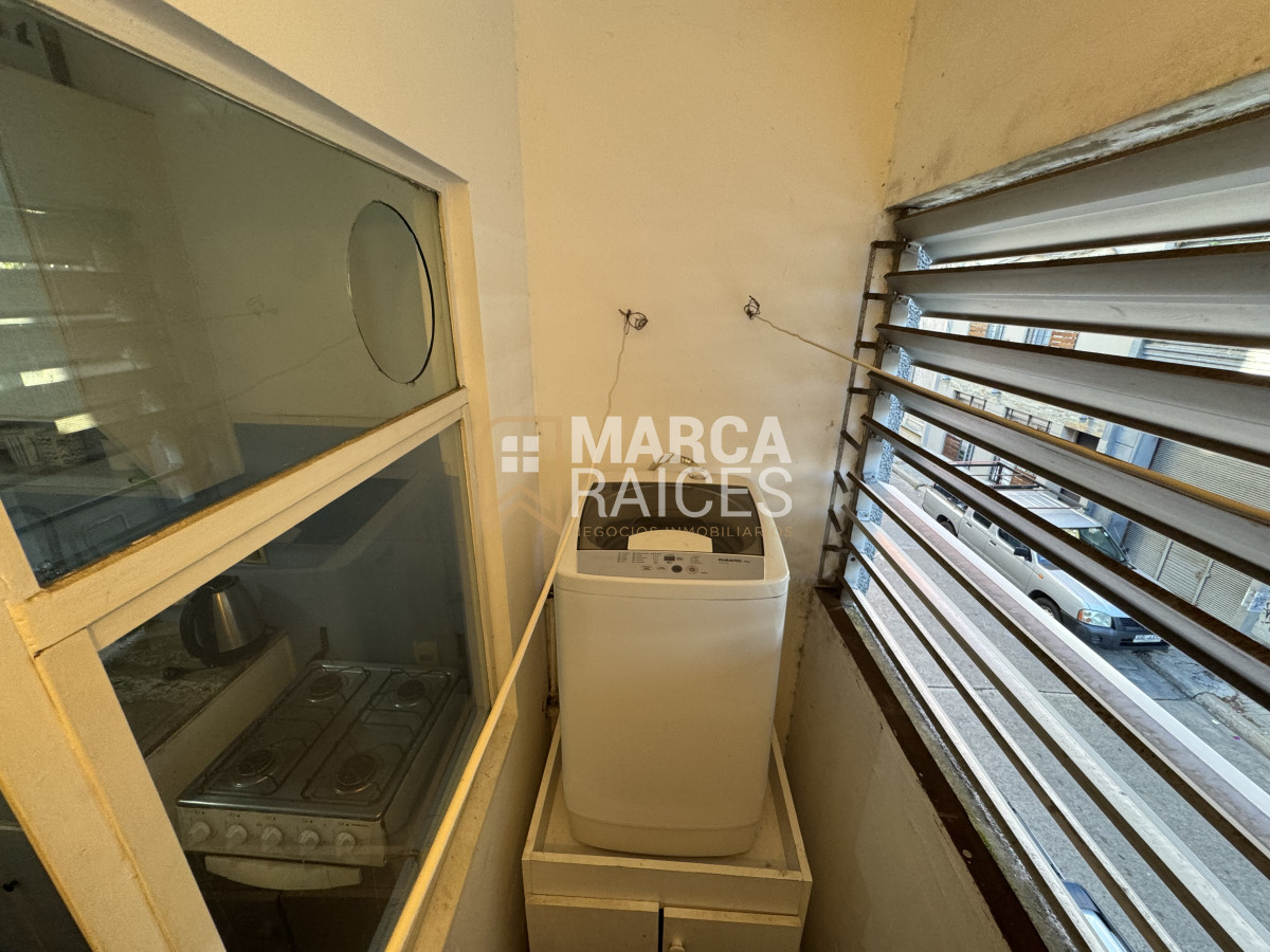 Apartamento ID.1042 - Venta Apartamento 2 Dormitorios Con Renta Al Frente Primer Piso Pocitos Montevideo