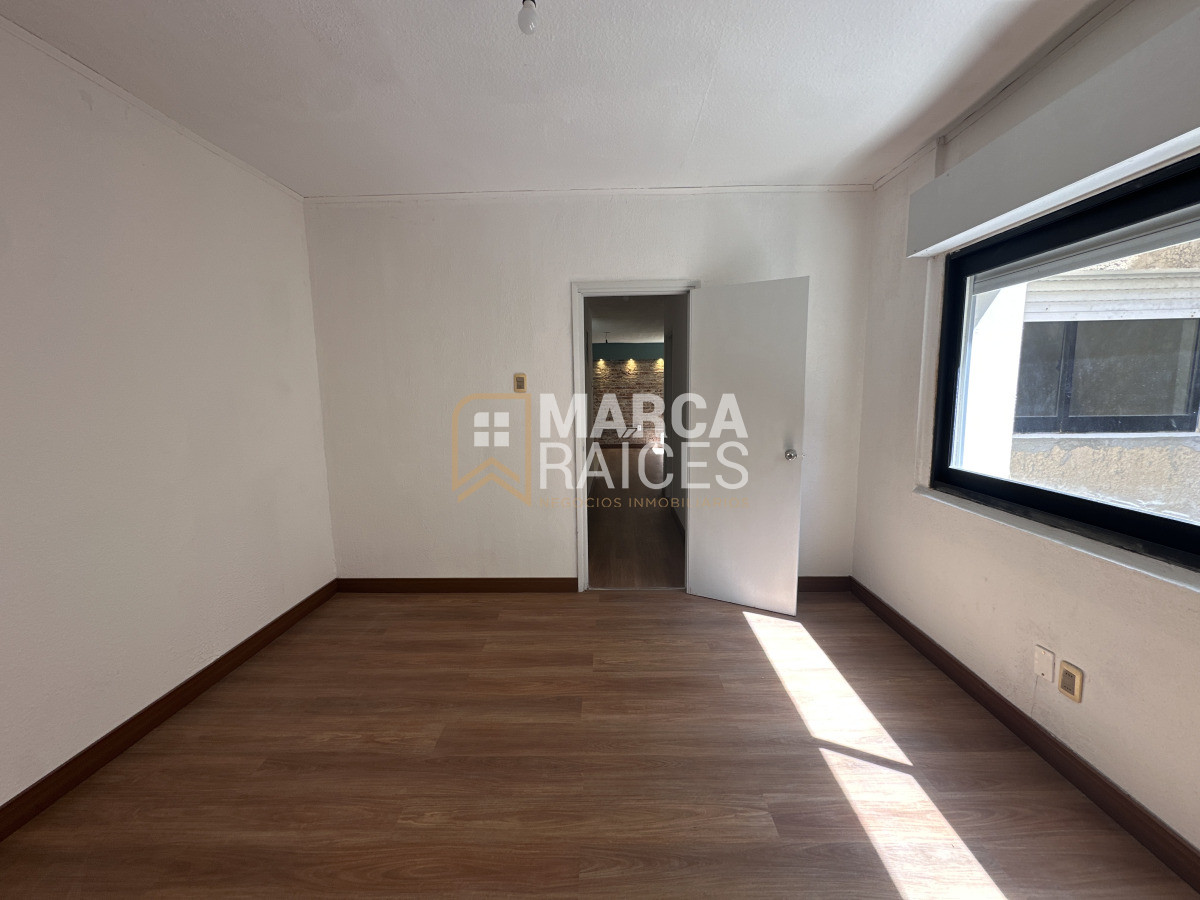 Apartamento ID.1657 - Alquiler Apartamento tipo casa 2 dormitorios con tarreza grande Barrio Sur Montevideo