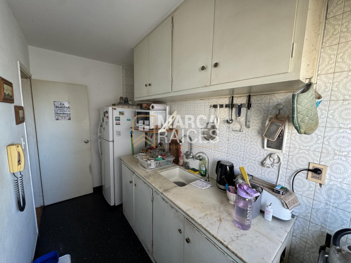 Apartamento ID.2043 - Alquiler Apartamento 4 Dormitorios, 2 Baños con Garage. Ciudad Vieja, Montevideo