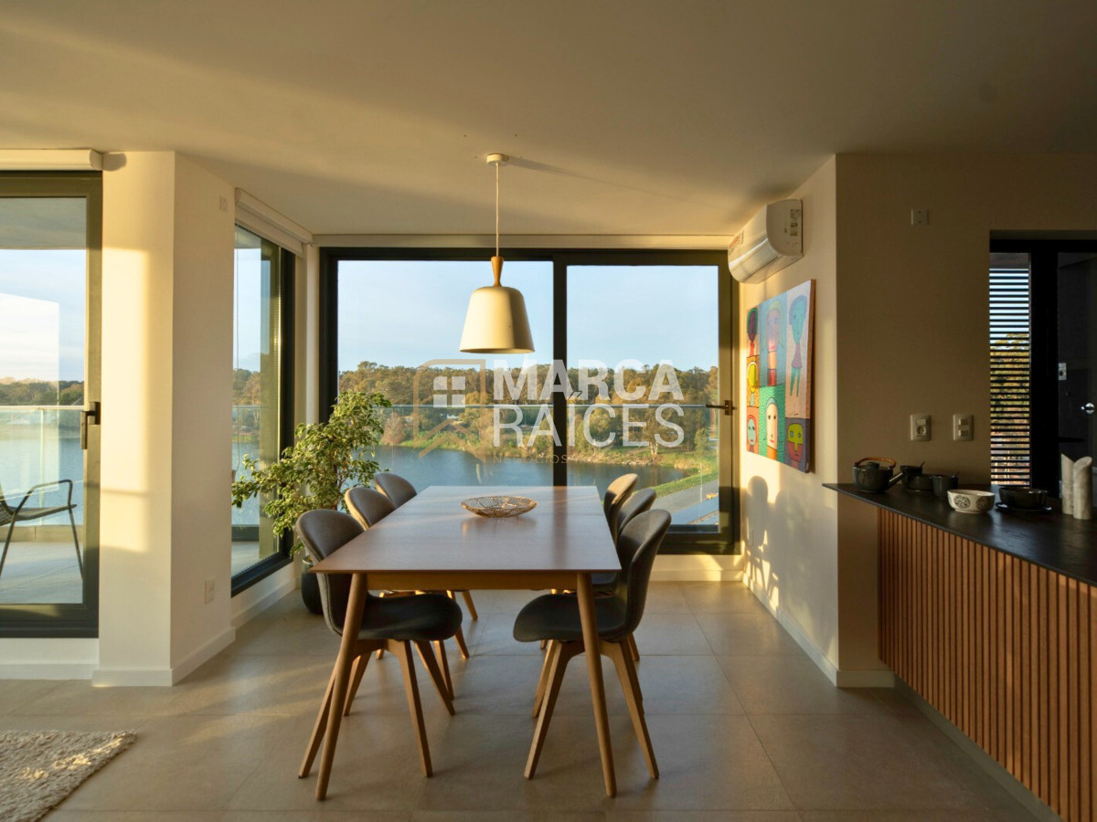 Apartamento ID.1148 - Venta Apartamento de Categoría en Carrasco Este 3 Dormitorios 3 Baños Vista al Lago a Estrenar