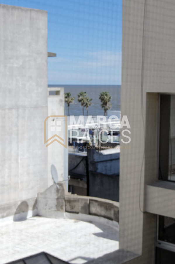 Apartamento ID.1699 - Alquiler Dúplex 1 Dormitorio + Escritorio con Terraza y Garaje - Muy Luminoso Ciudad Vieja Montevideo