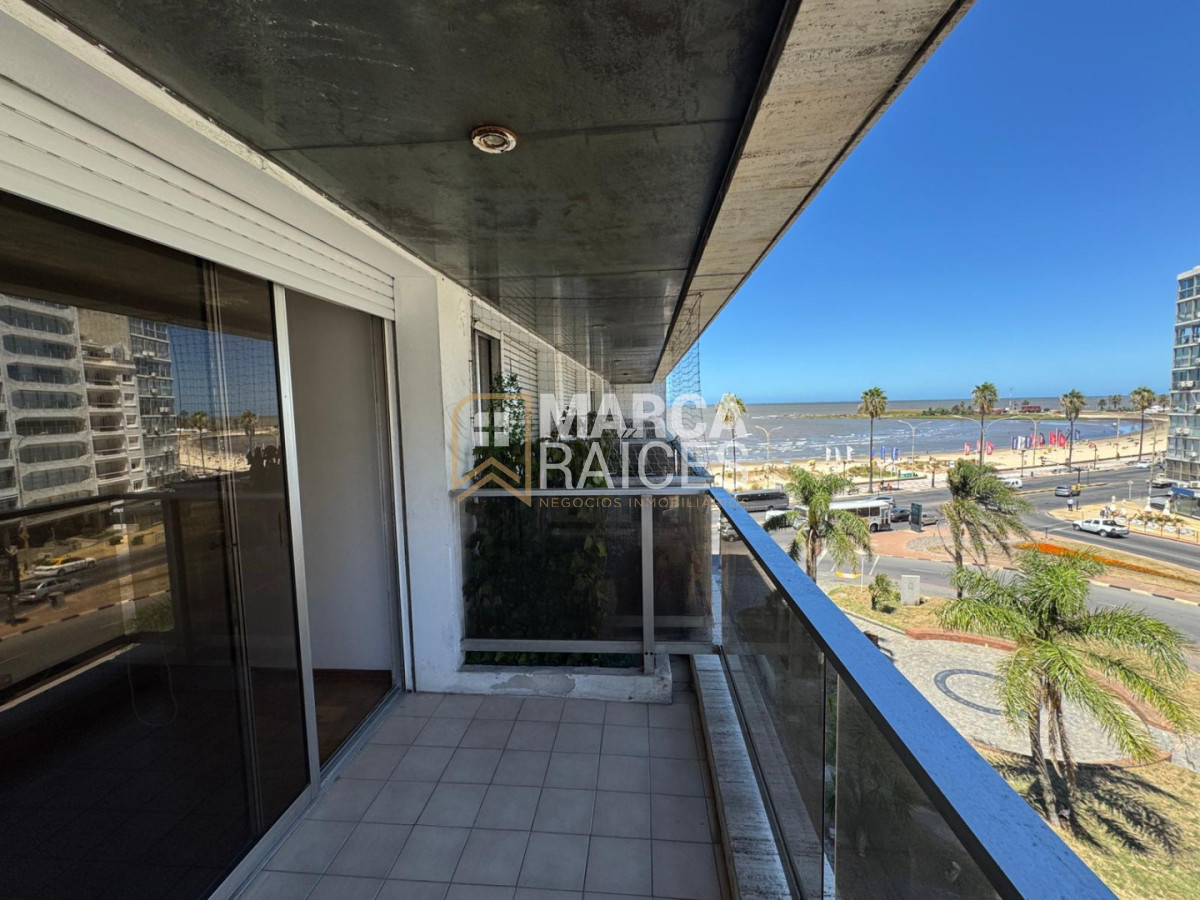 Apartamento ID.1865 - Alquiler Apartamento Monoambiente Con Balcon Piso Vista a la Rambla Pocitos Montevideo